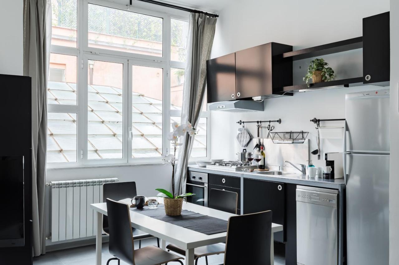 Trevi Fountain Modern Loft Apartment *