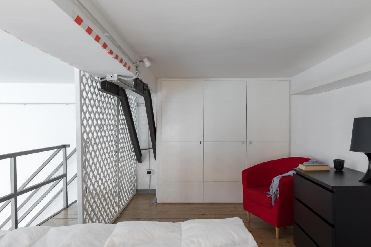 Trevi Fountain Modern Loft Apartment