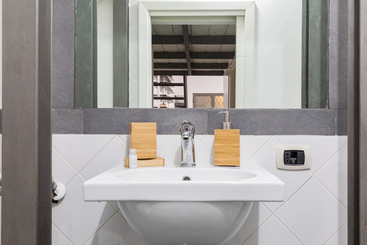 Trevi Fountain Modern Loft Apartment Apartment *